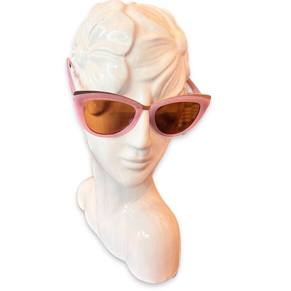 Prive Revaux Pink Cat-Eye Sunglasses - Stylish Designer Eyewear - Picture 1 of 3
